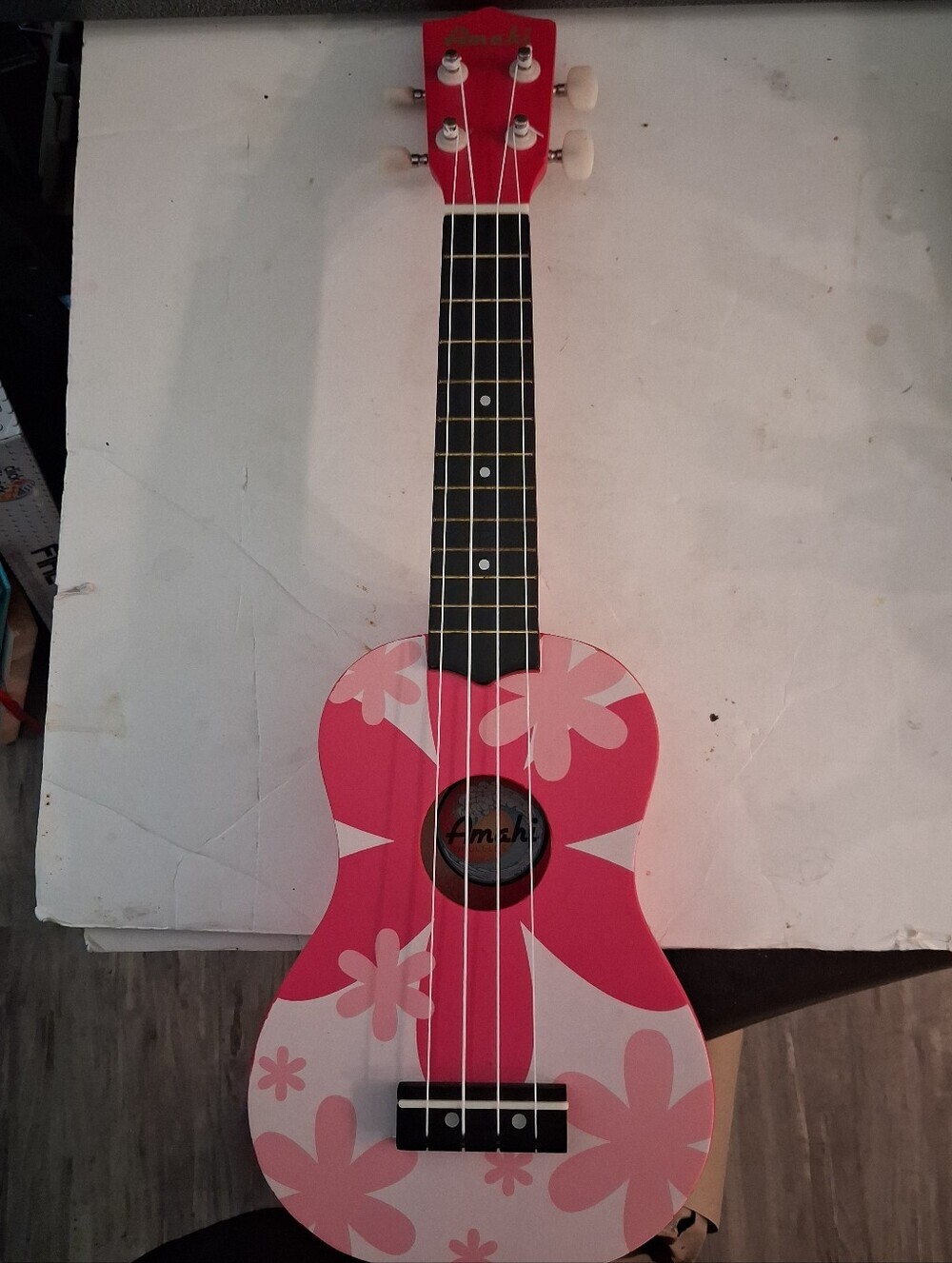 Amahi Flower Pink Ukulele, Soprano